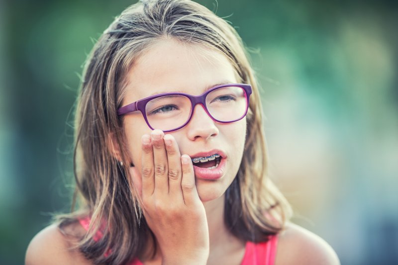 girl with swollen gums and braces